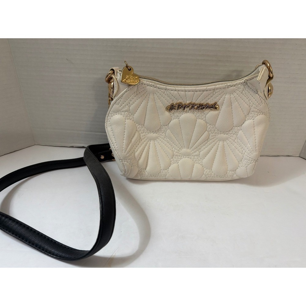 NEW Betsey Johnson White Quilted Seashell Crossbody Bag Purse Gold Heart